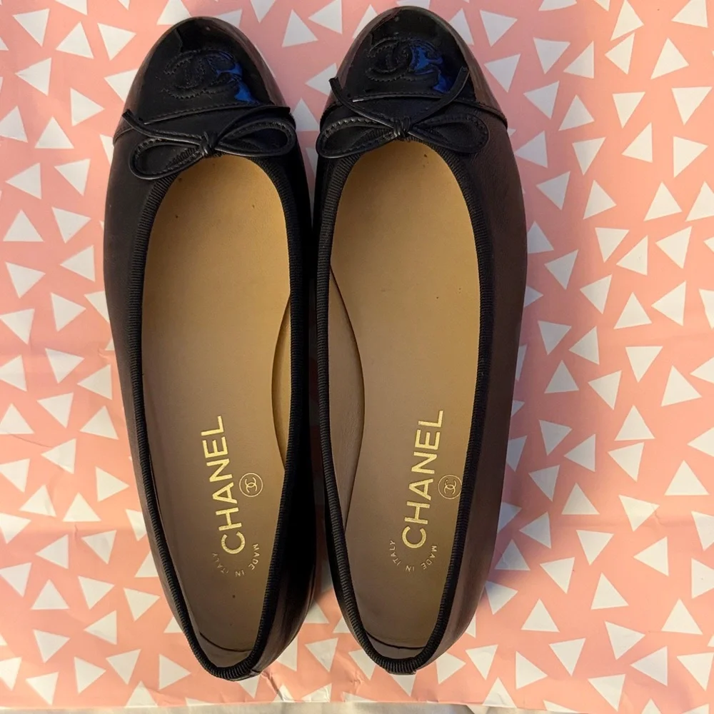 CHANEL Black Patent Toe Flats balet - Picture 1 of 5